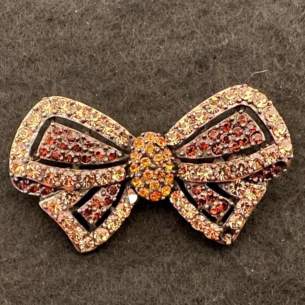 Elegant Bow-Shaped Crystal Brooch